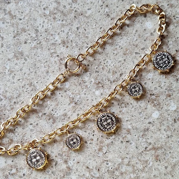 Gold charm necklace - Picture 5 of 5